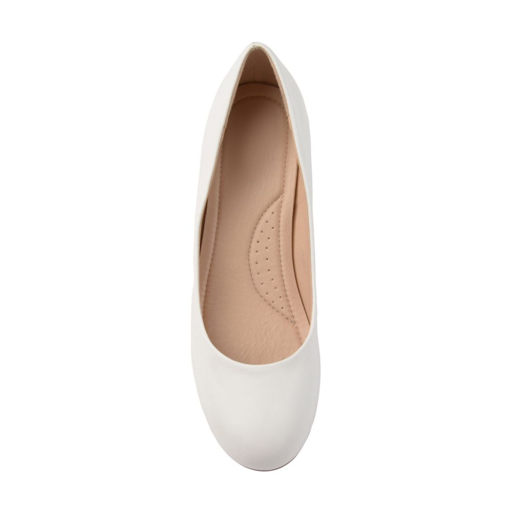 White Womens Saar Pump | Journee Collection | Rack Room Shoes