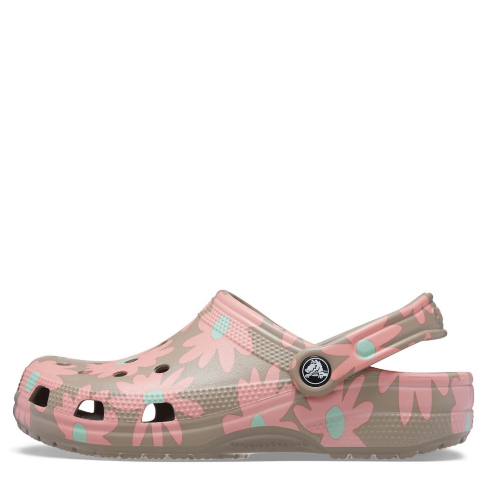 Womens pink camo discount crocs