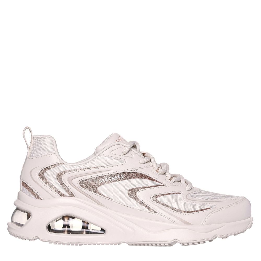 Triple store s skechers