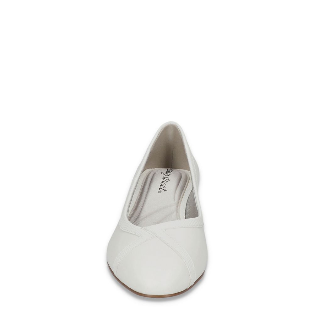 White Easy Street Womens Myrtle Pump Rack Room Shoes