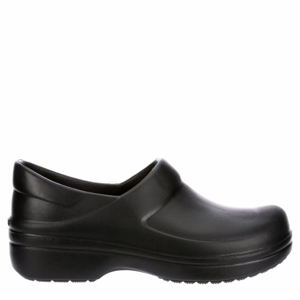 mens wide crocs