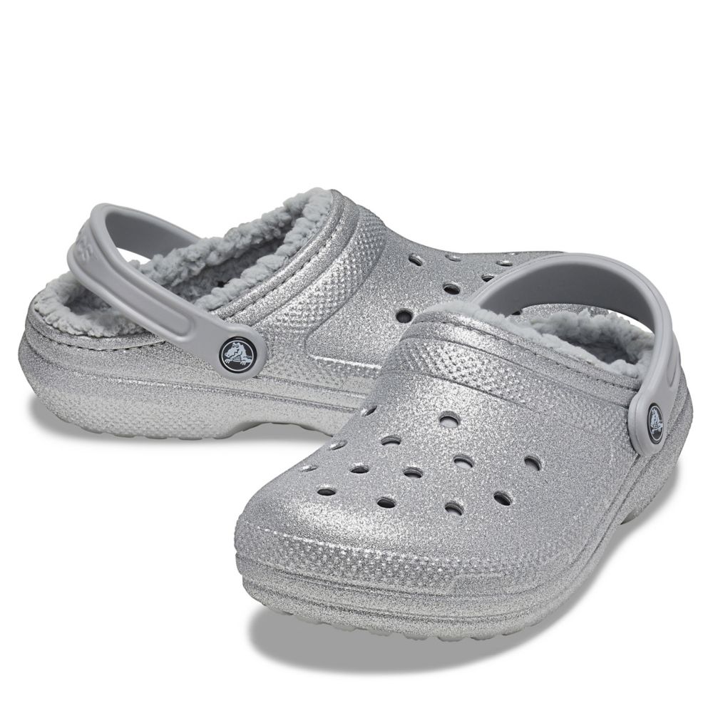 grey fur crocs