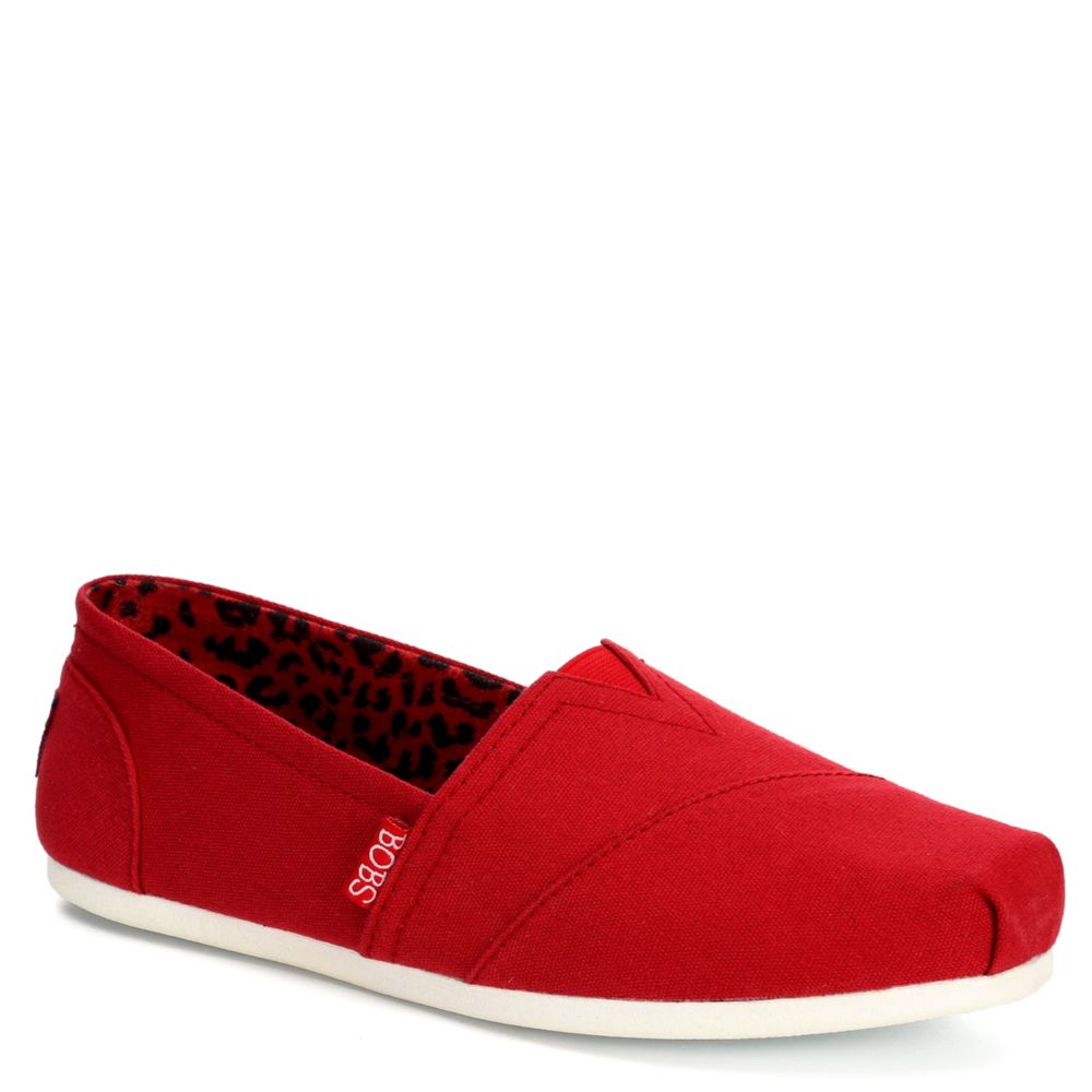 red sketchers for women