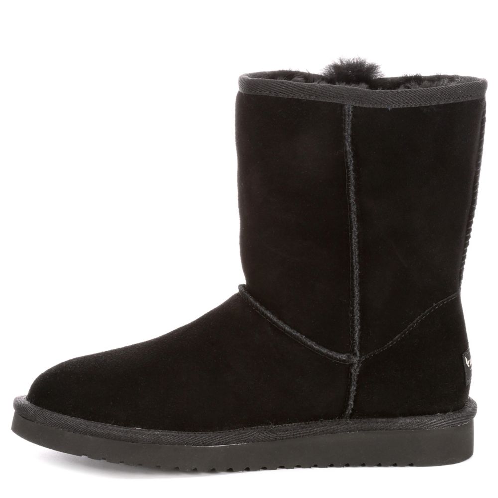 black mid uggs