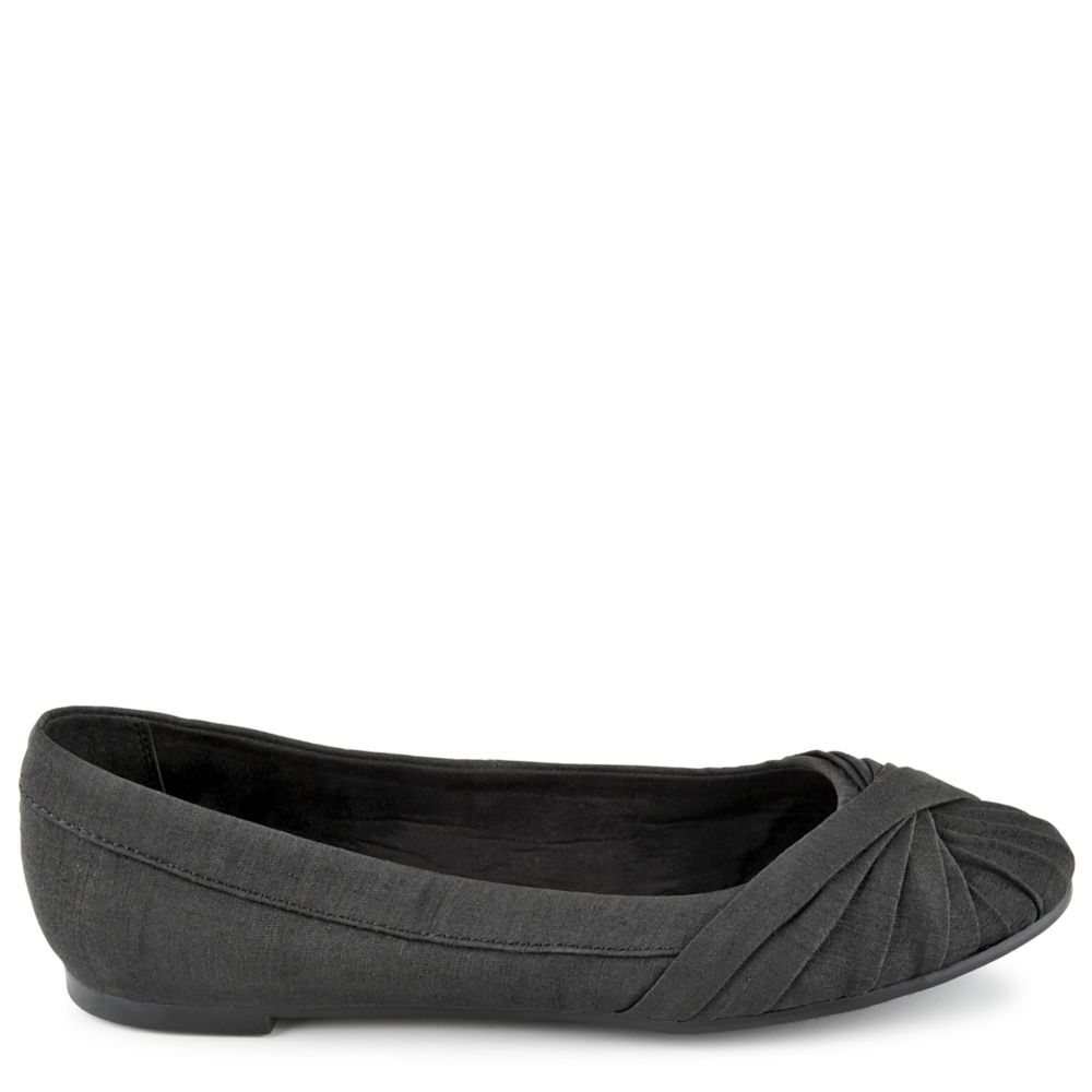 black flat dress shoes