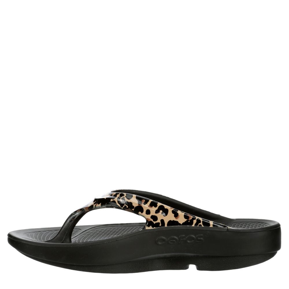 oofos leopard print flip flops