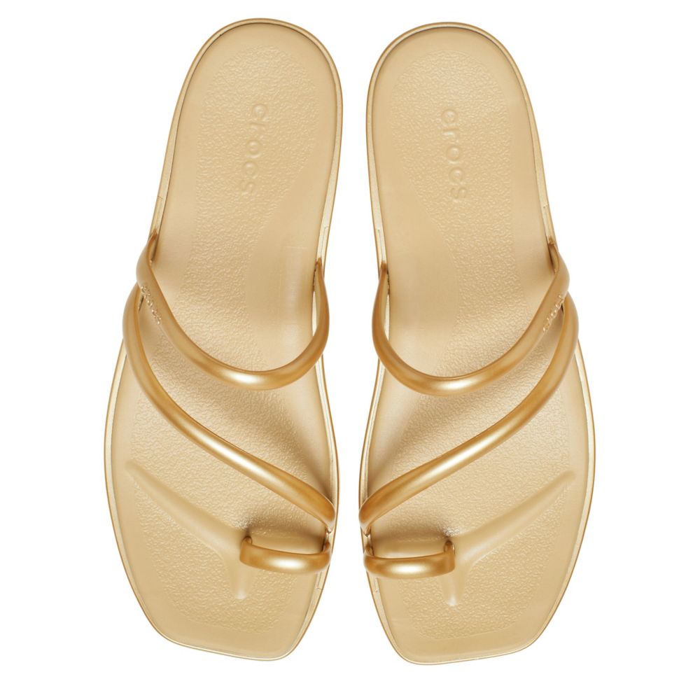 CROCS WOMENS MIAMI METALLIC TOE LOOP SANDAL - GOLD