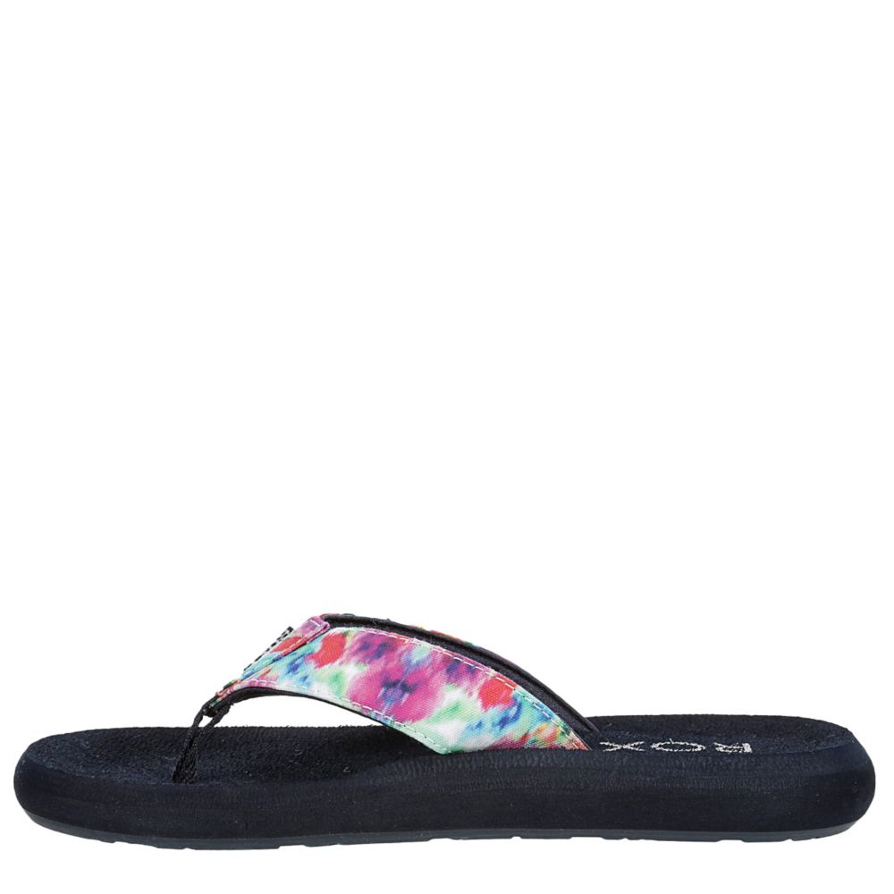 white roxy flip flops