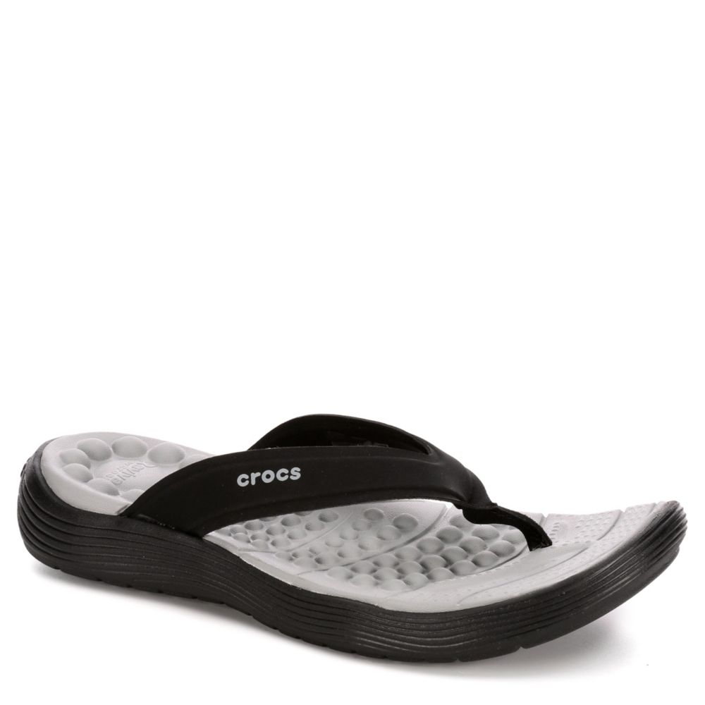 crocs black flip flops