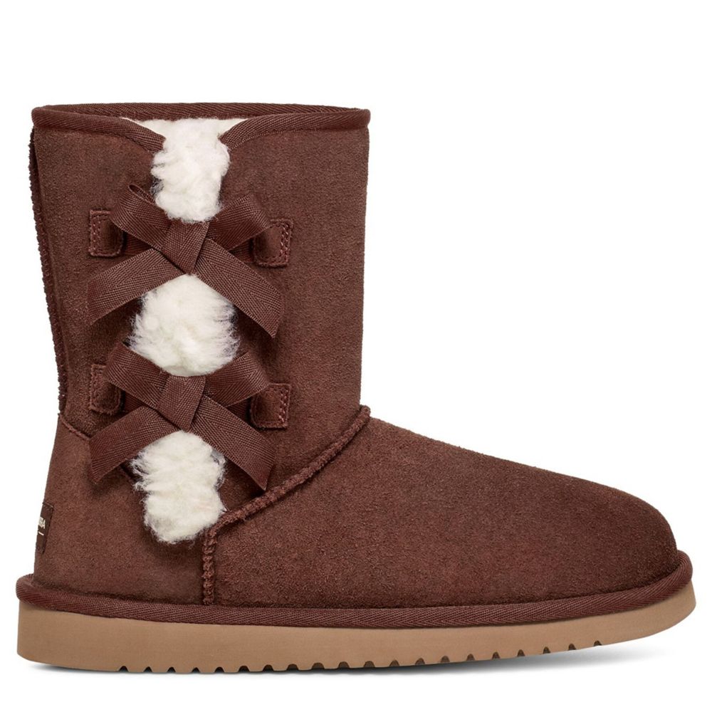 Ugg boots rack clearance room shoes