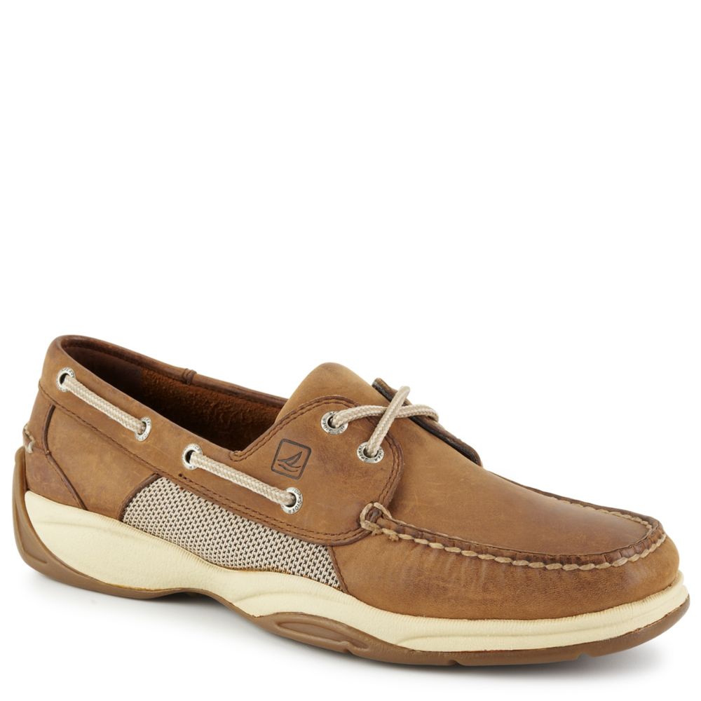 tan boat shoes