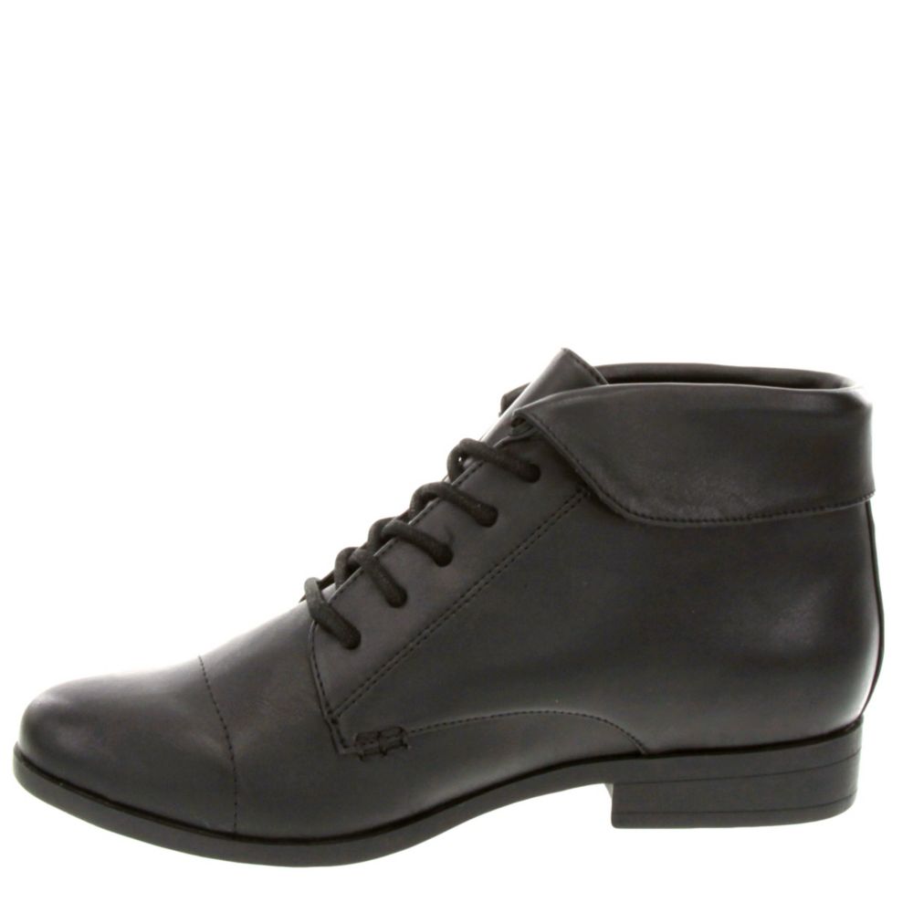 gloria vanderbilt claudette women's ankle boots