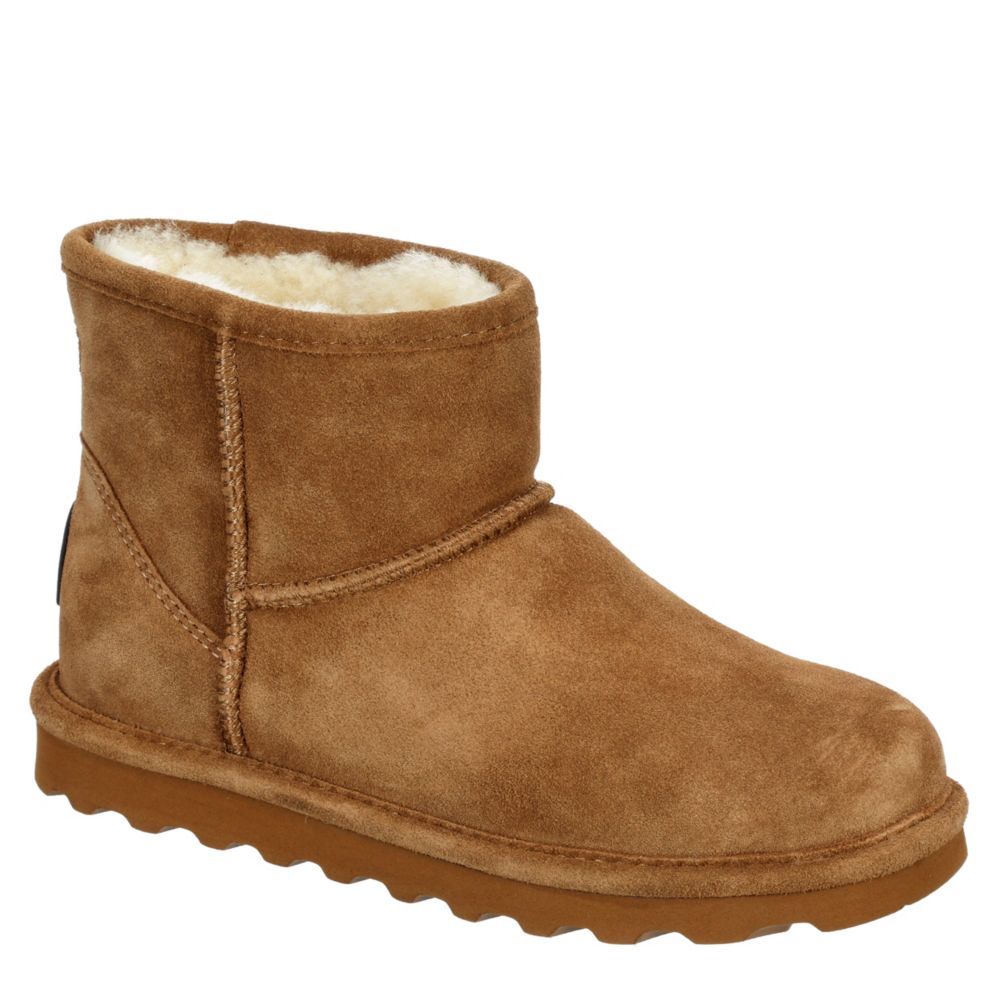tan boots bearpaw