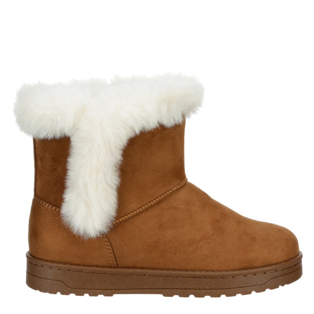 tan fluffy boots