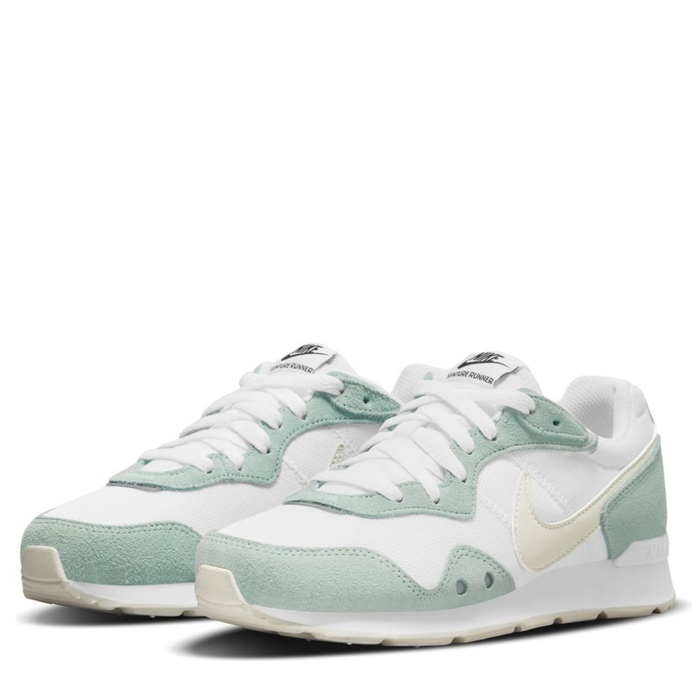 nike venture runner grey