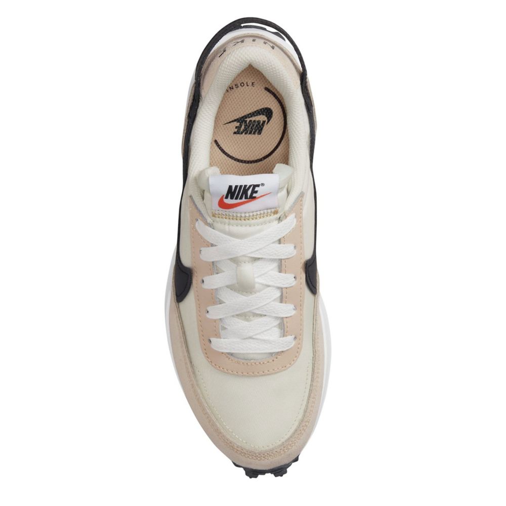 Women's nike cream clearance trainers