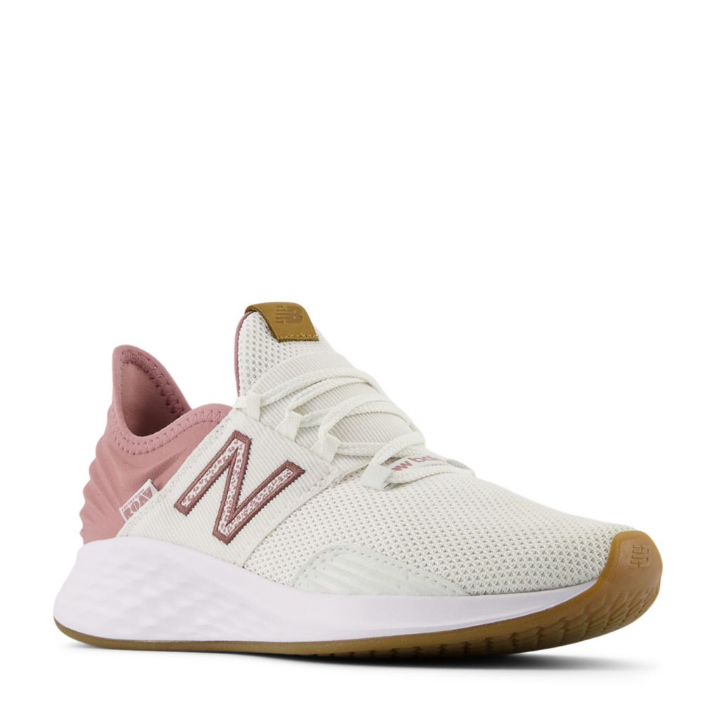 new balance women's fresh foam roav running shoe - pale grey