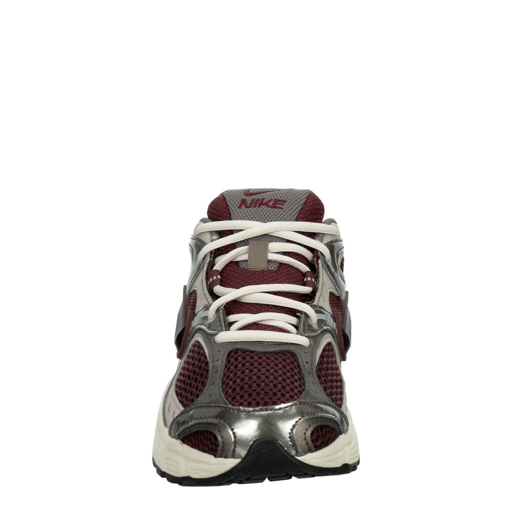 NIKE WOMENS V5 RNR SNEAKER - BURGUNDY