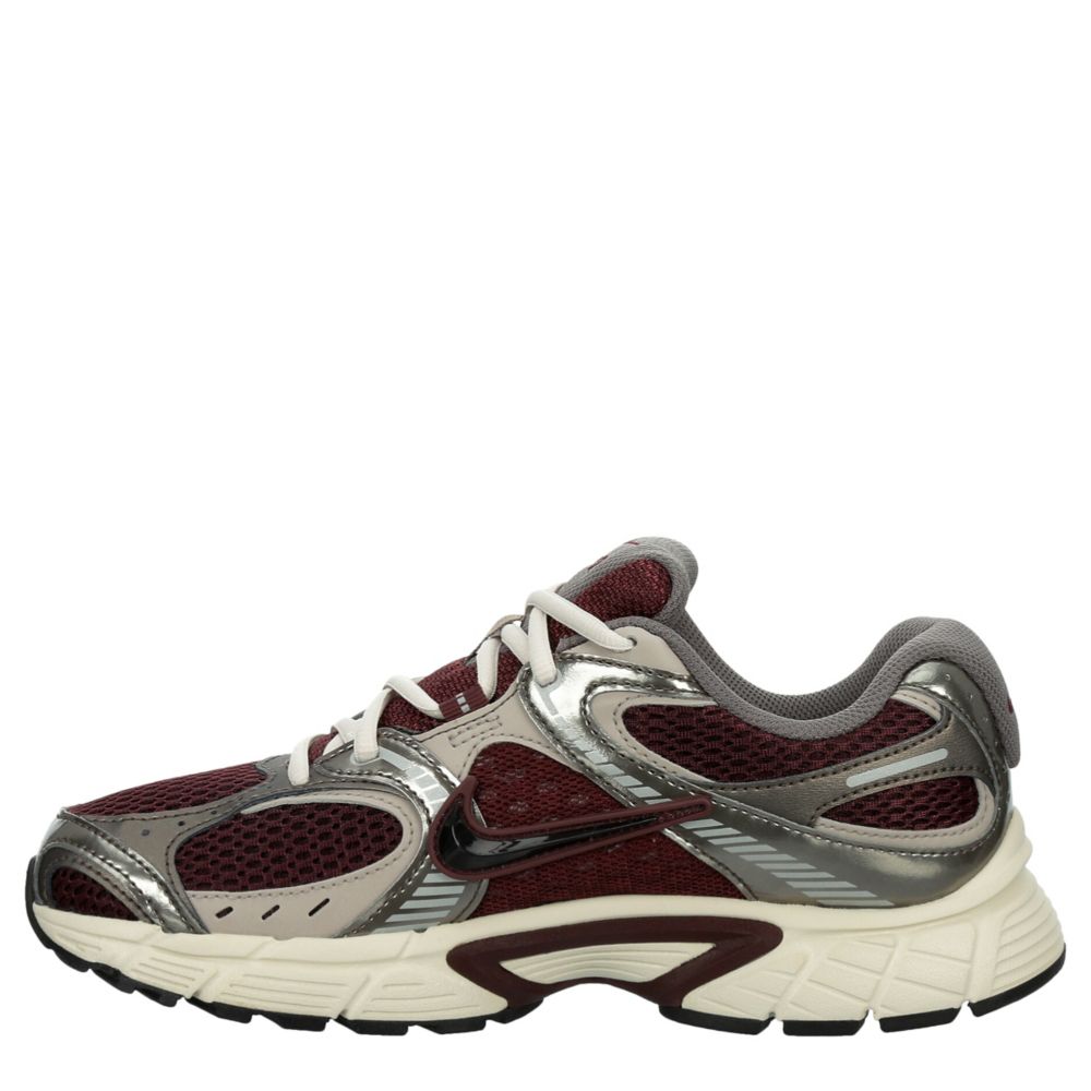 NIKE WOMENS V5 RNR SNEAKER - BURGUNDY
