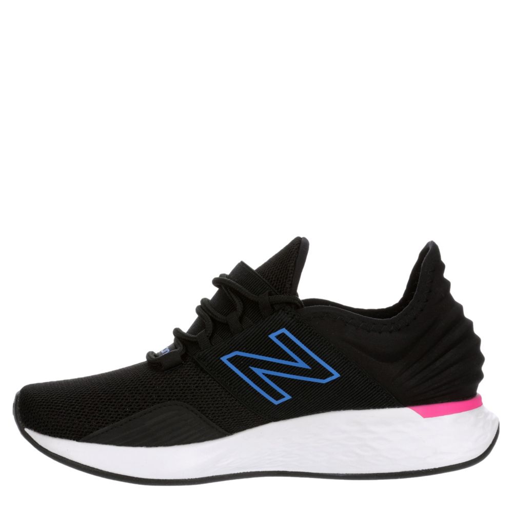 new balance running shoes all black