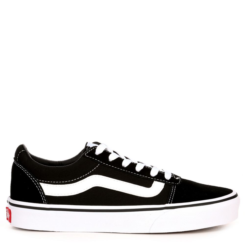 black pair of vans