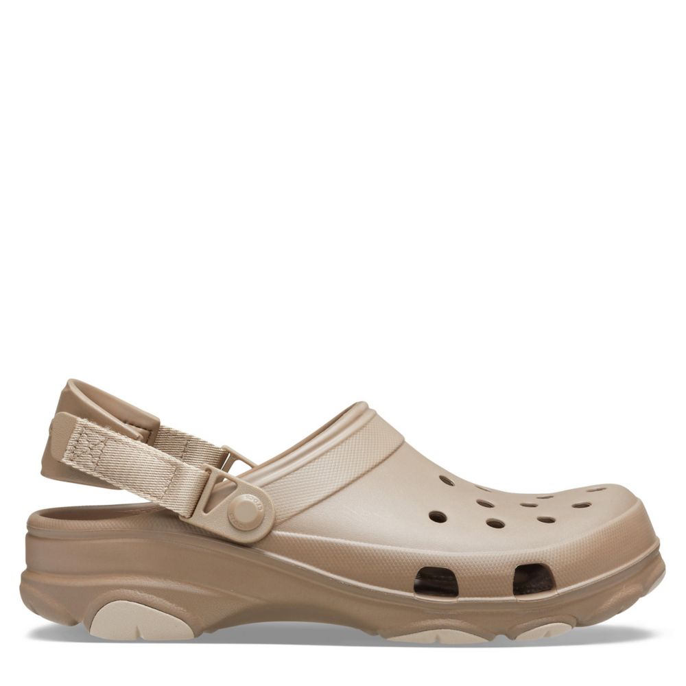 mens tan crocs