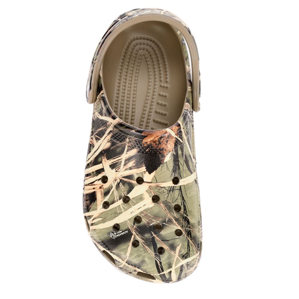 womens camo crocs sneakers