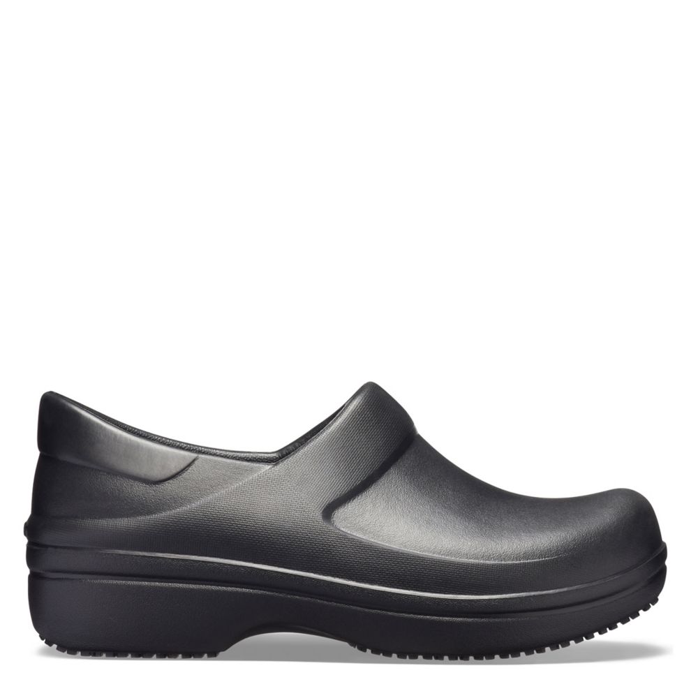 Crocs best sale work shoes