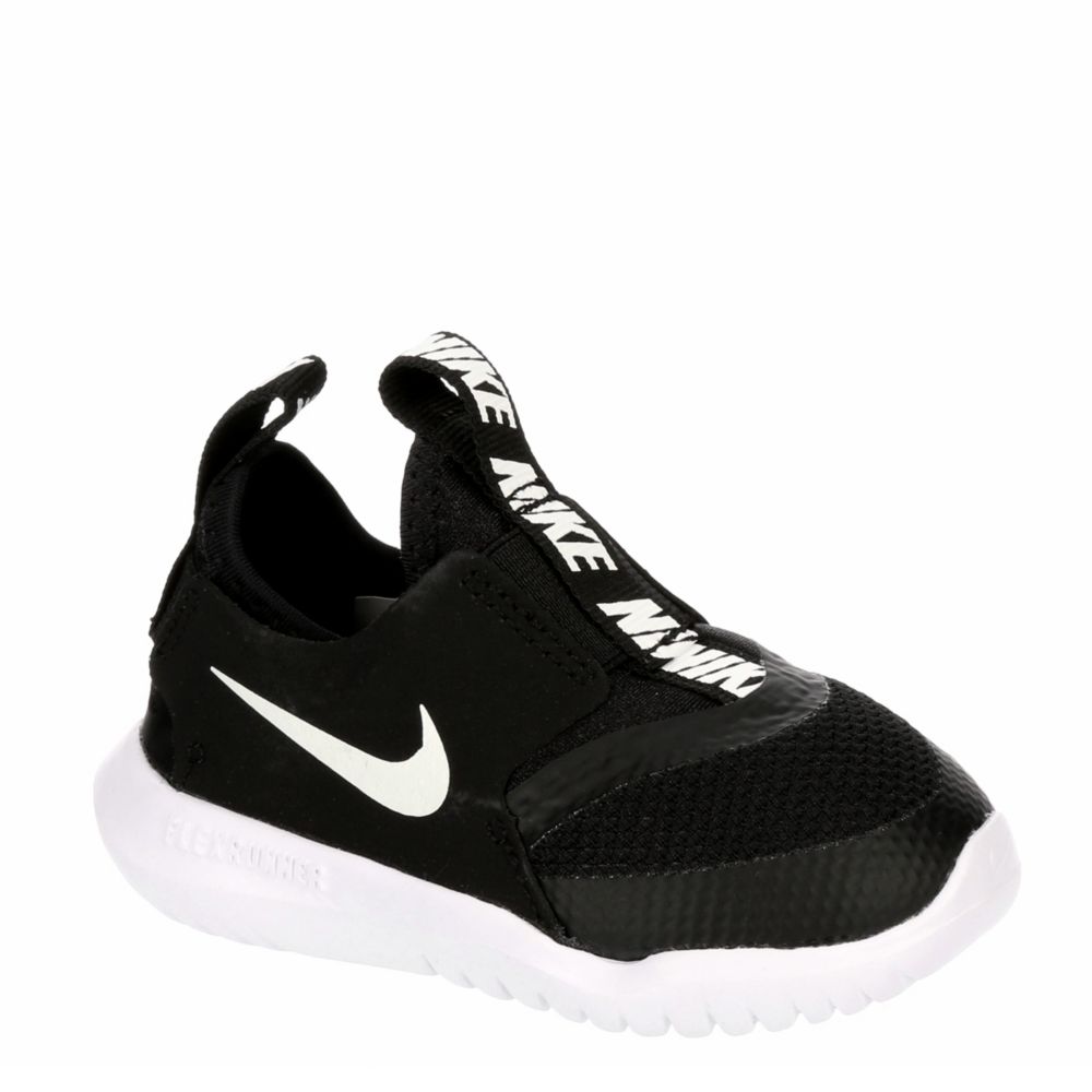 nike slip on sneakers boys