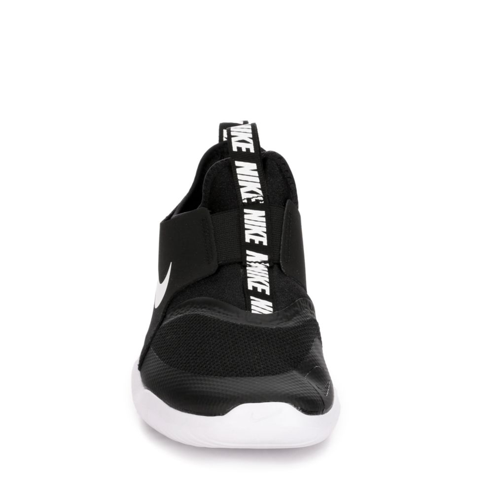 nike slip on sneakers boys