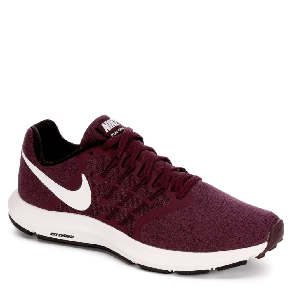burgundy nike tennis shoes