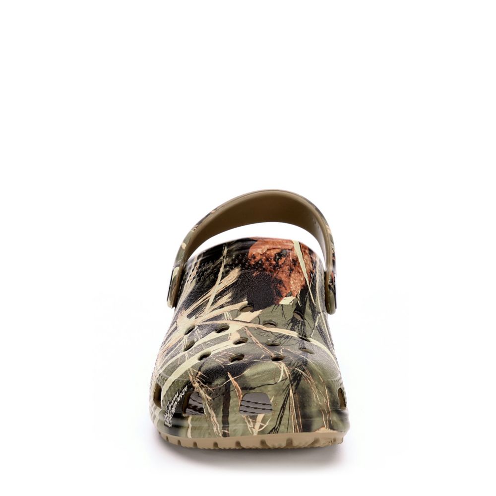 Little boy camo online crocs