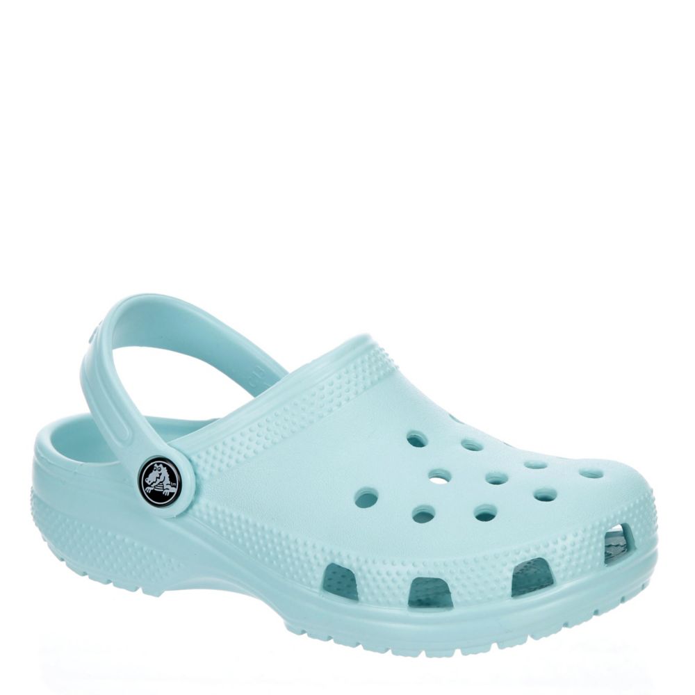 how should crocs fit a toddler