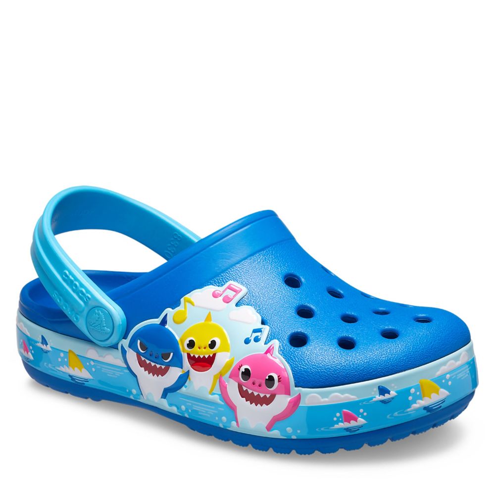 Poging Vochtig 鍔 Blue Crocs Boys Infant Baby Shark Classic Clog | Casual Shoes | Rack Room  Shoes