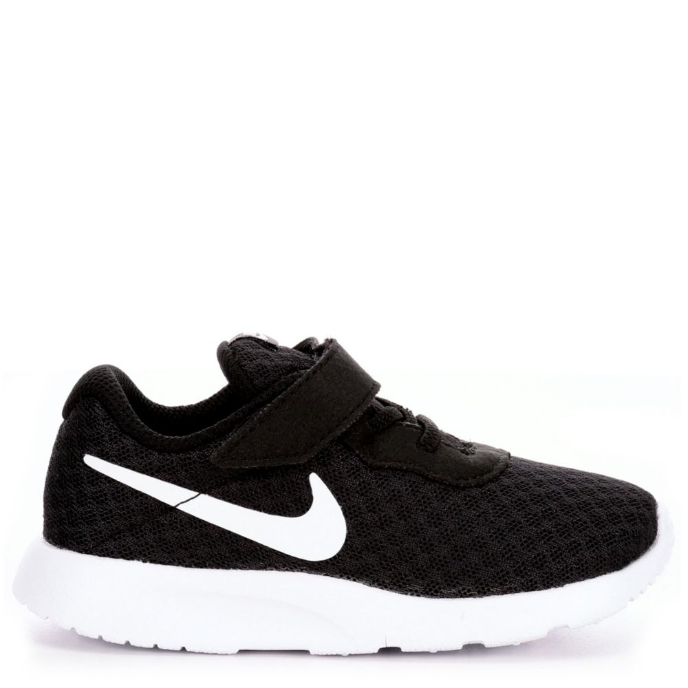 nike slip on sneakers boys