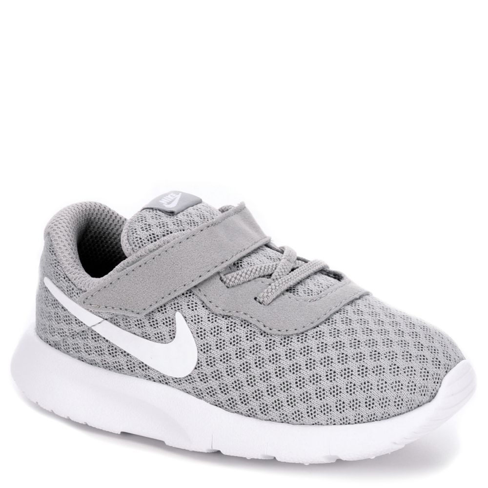 boys gray nike shoes