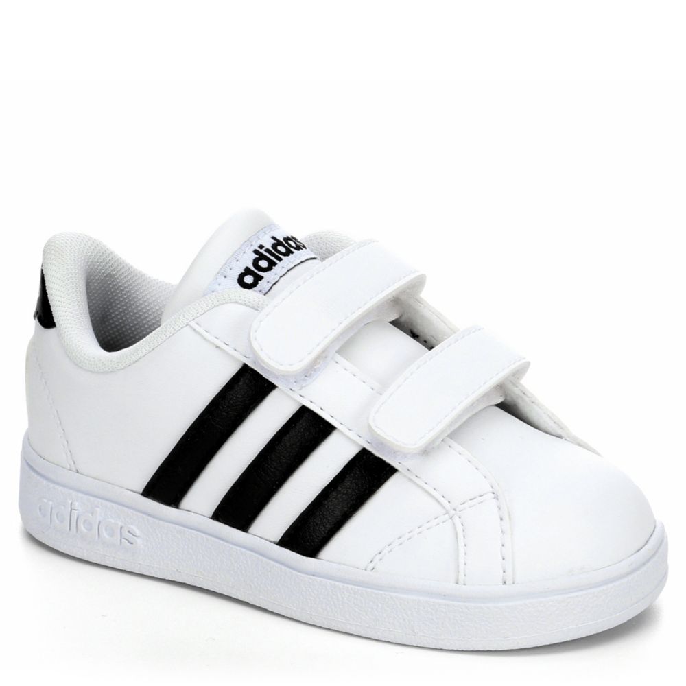 white infant shoes