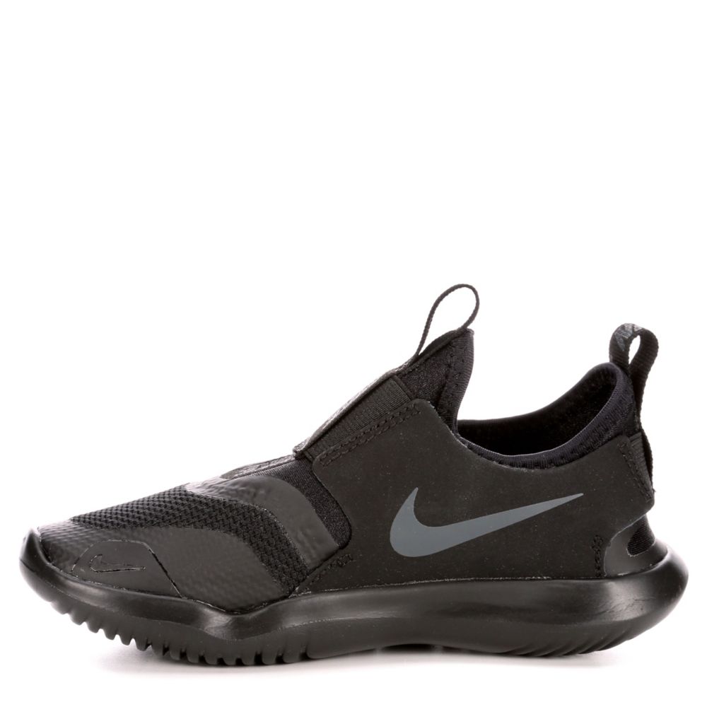 nike slip on sneakers boys