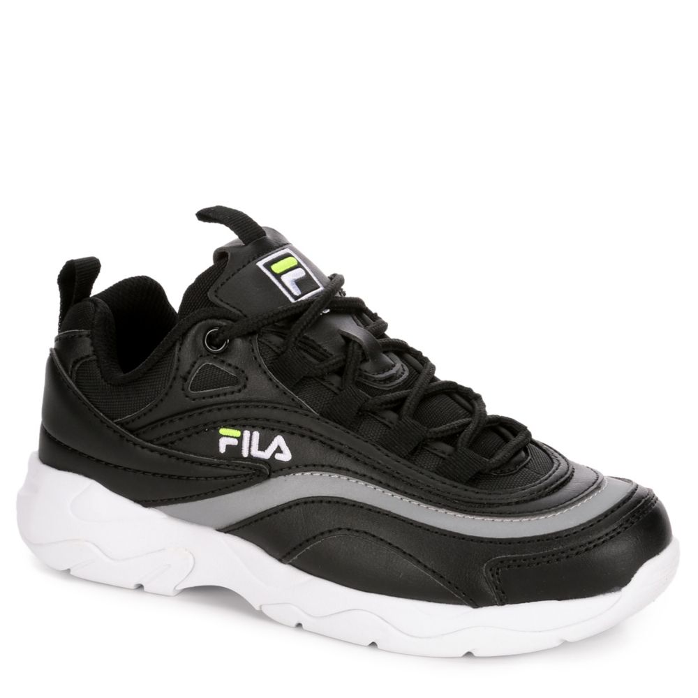 fila disruptor 2 black on feet