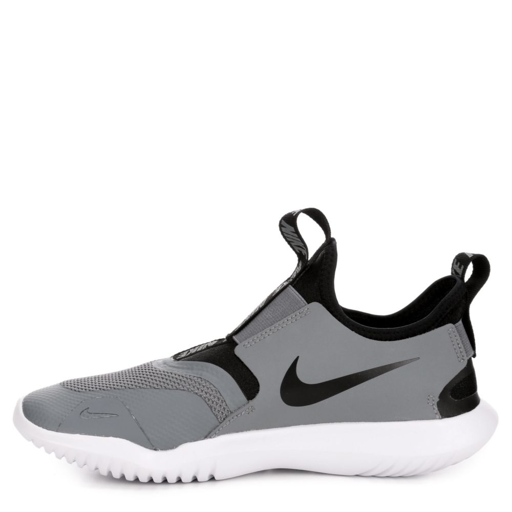 nike slip on sneakers boys