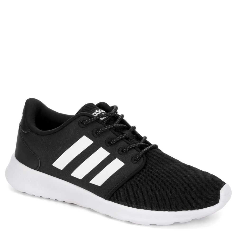 black gym shoes