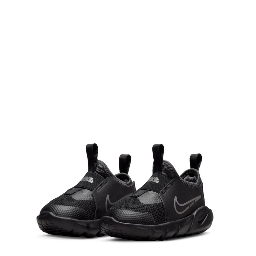 Boys black sale nike sneakers