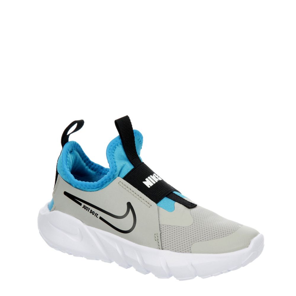 Boys nike slip clearance ons