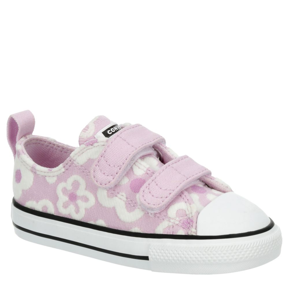 GIRLS INFANT CHUCK TAYLOR ALL STAR LOW SNEAKER