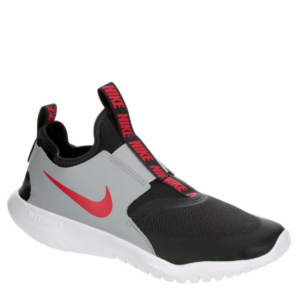 boys nike slip on tennis shoes