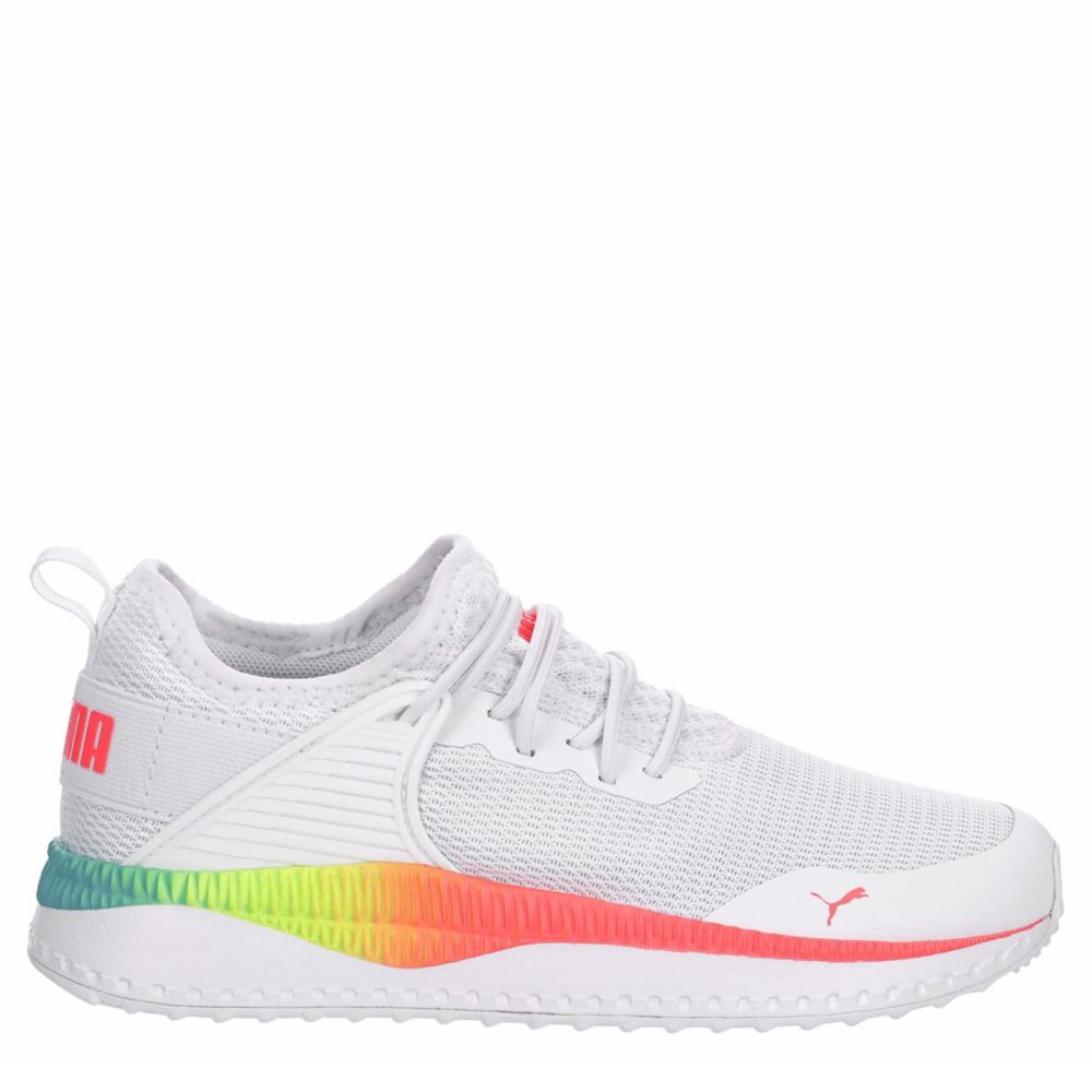 girls white sports shoes