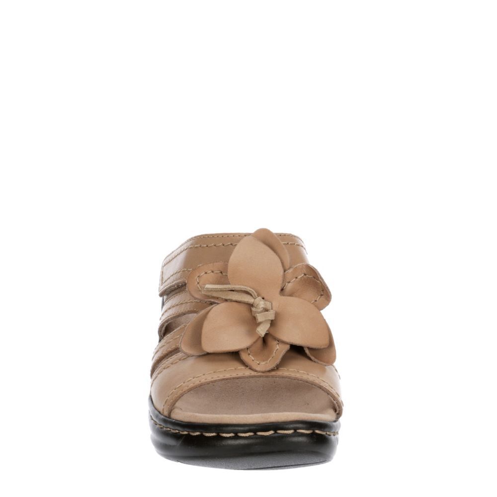 CLARKS Womens Lexi Opal Wedge Slide Sandal - SAND