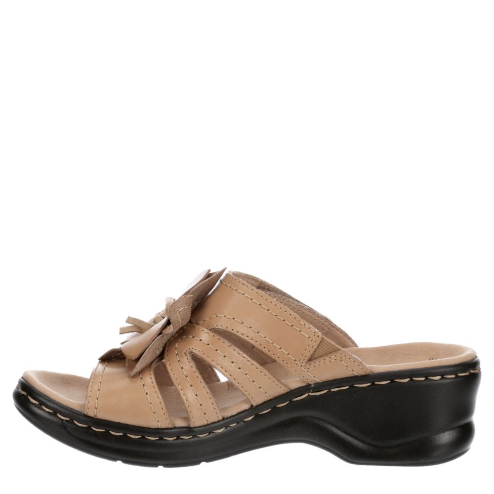 CLARKS Womens Lexi Opal Wedge Slide Sandal - SAND