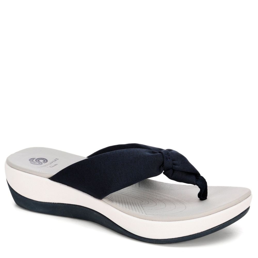 clarks cloudsteppers thong sandals