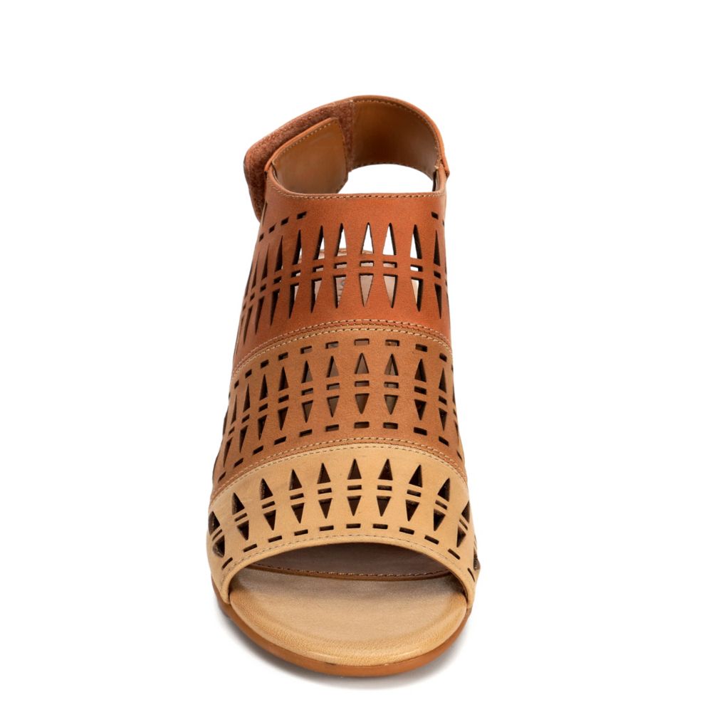 COMFORTIVA Womens Ally Sandal - BROWN